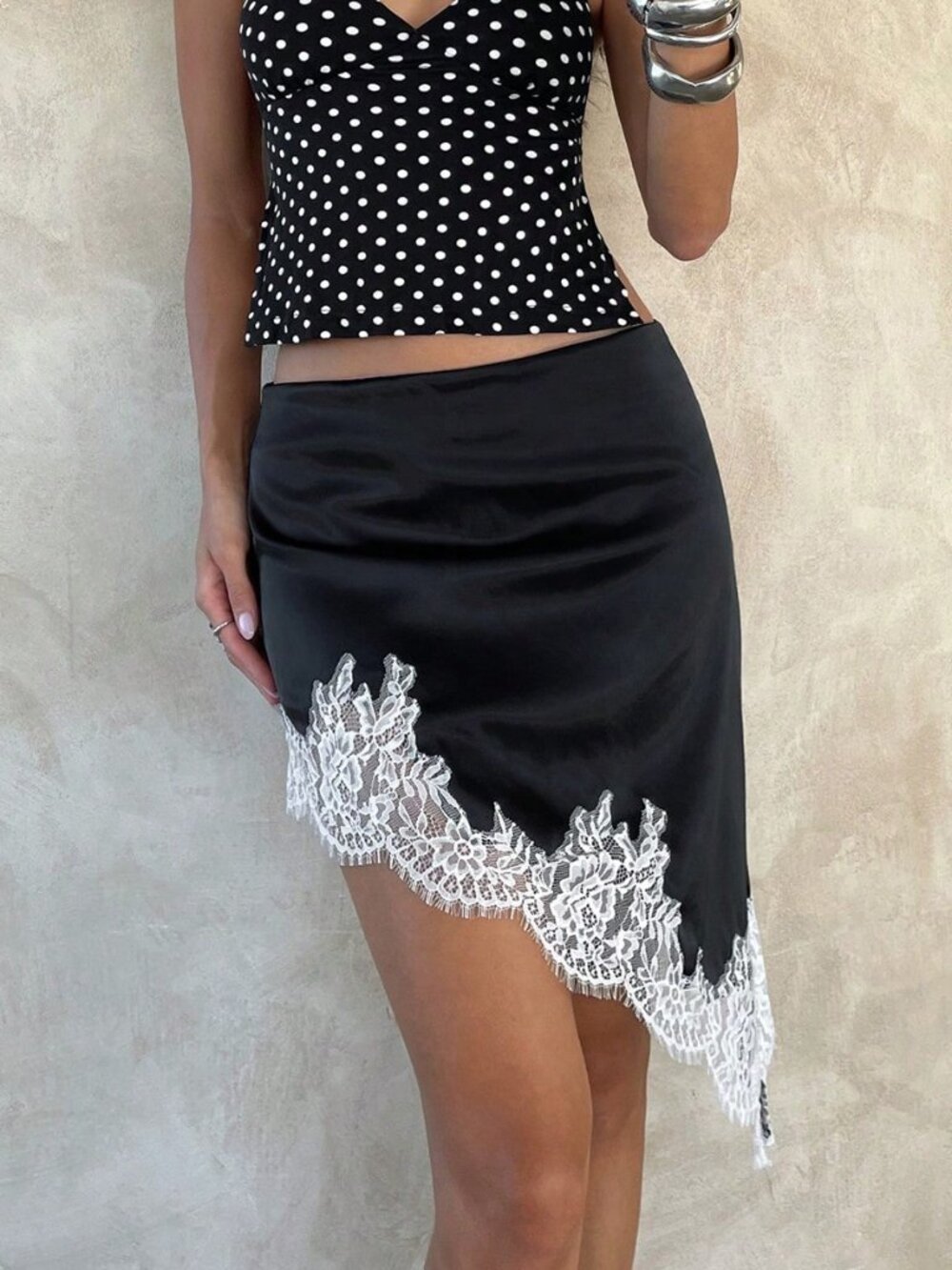 Black And White Elegant Women's Contrast Color Asymmetrical Satin Skirt - Picture 6 of 7